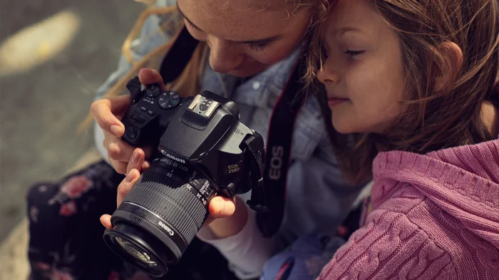 Зеркальный фотоаппарат Canon EOS 250D Kit
